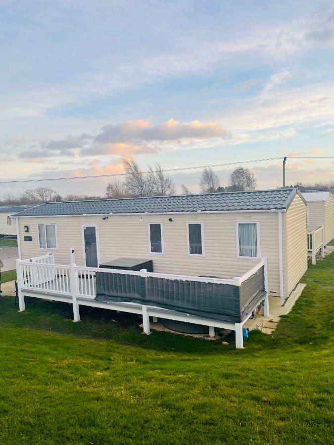 The Sunflower Luxury Caravan At Tattersall Lakes Hotel Tattershall Eksteriør billede