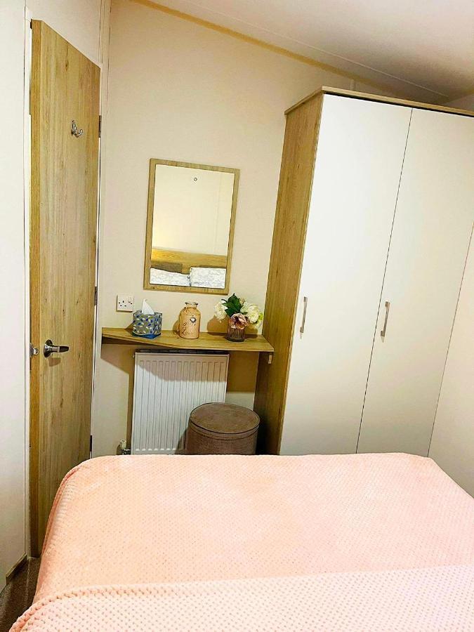 The Sunflower Luxury Caravan At Tattersall Lakes Hotel Tattershall Eksteriør billede