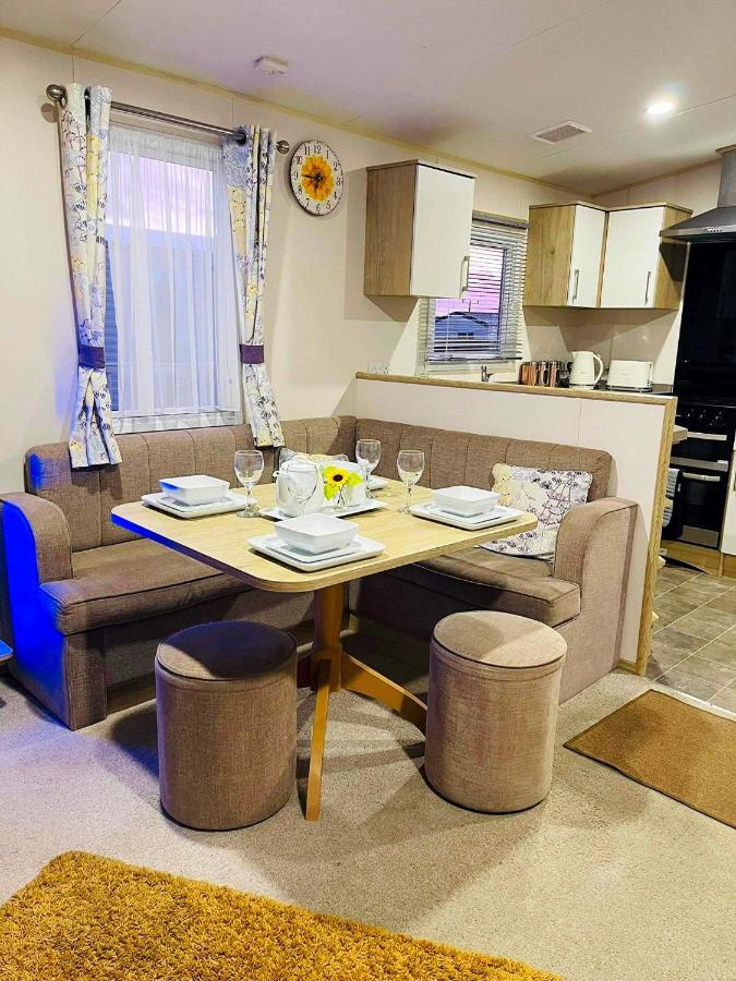 The Sunflower Luxury Caravan At Tattersall Lakes Hotel Tattershall Eksteriør billede
