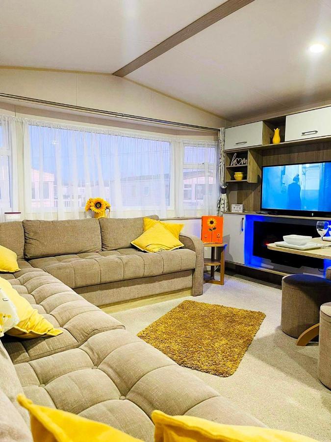 The Sunflower Luxury Caravan At Tattersall Lakes Hotel Tattershall Eksteriør billede